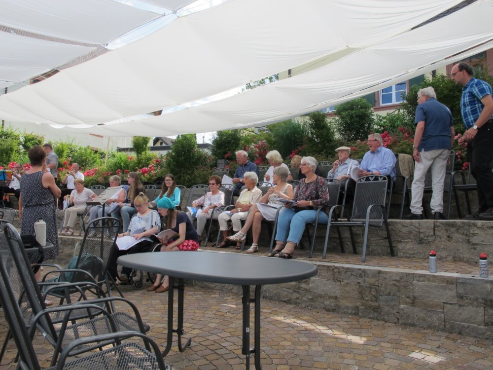 ../previews/003-Kirchenwinkelfest mit Openair Gottesdienst 07.JPG.medium.jpeg