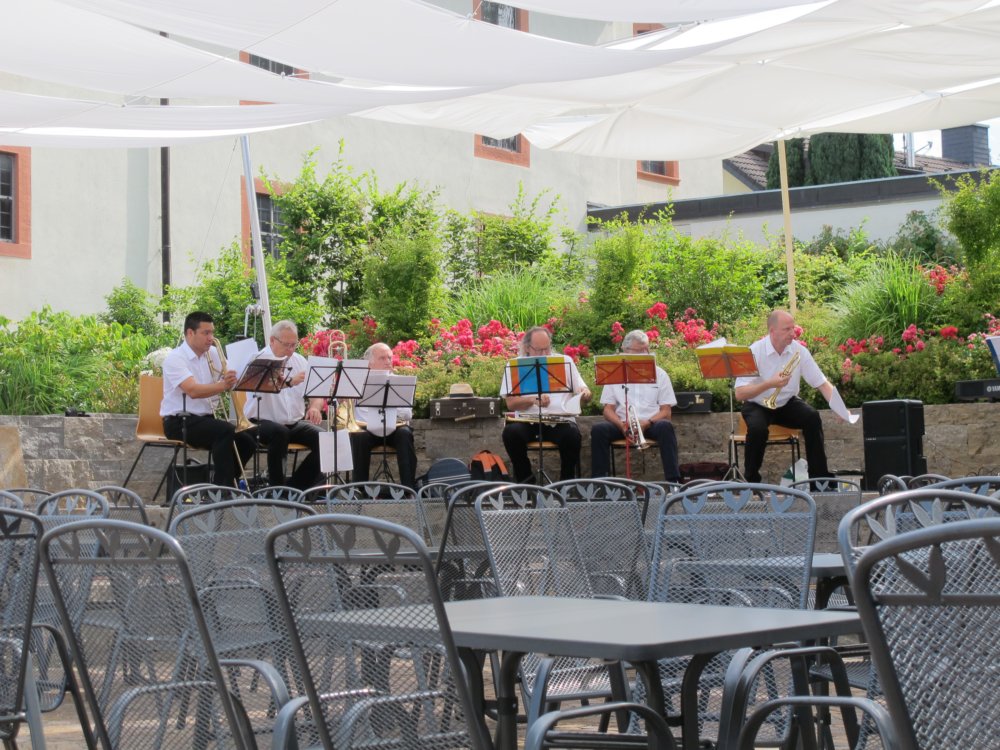 ../previews/005-Kirchenwinkelfest mit Openair Gottesdienst 10.JPG.medium.jpeg