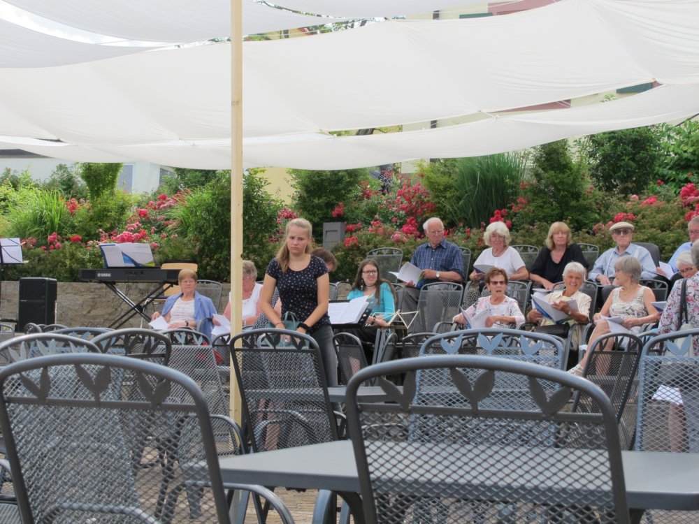 ../previews/009-Kirchenwinkelfest mit Openair Gottesdienst 15.JPG.medium.jpeg