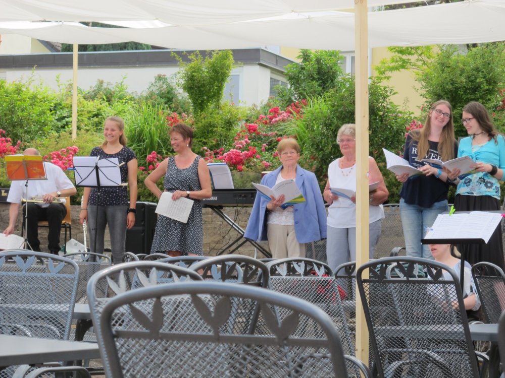 ../previews/014-Kirchenwinkelfest mit Openair Gottesdienst 22.JPG.medium.jpeg