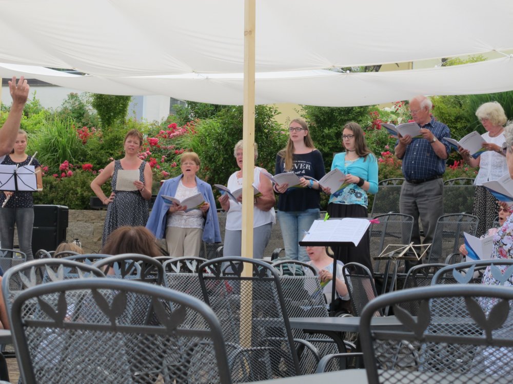 ../previews/016-Kirchenwinkelfest mit Openair Gottesdienst 24.JPG.medium.jpeg