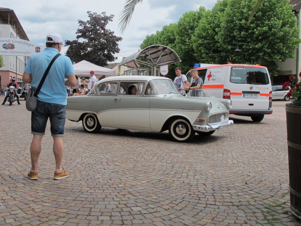 ../previews/002-Oldtimertreffen 35.JPG.medium.jpeg