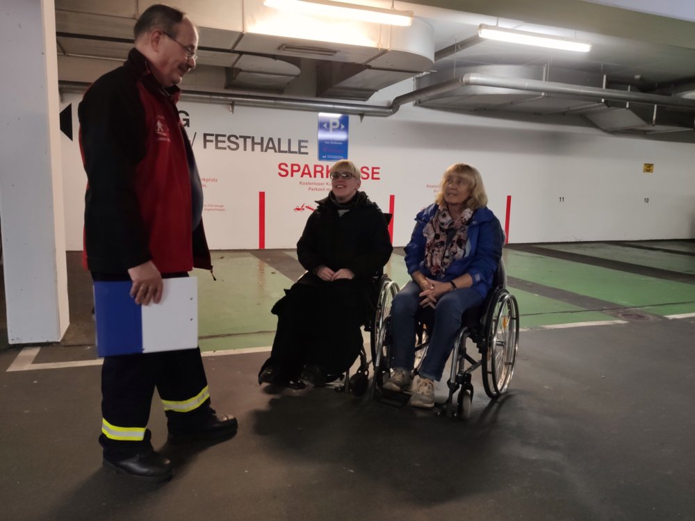 ../previews/002-Feuerwehruebung_20191009_191951_ji.jpg.medium.jpeg