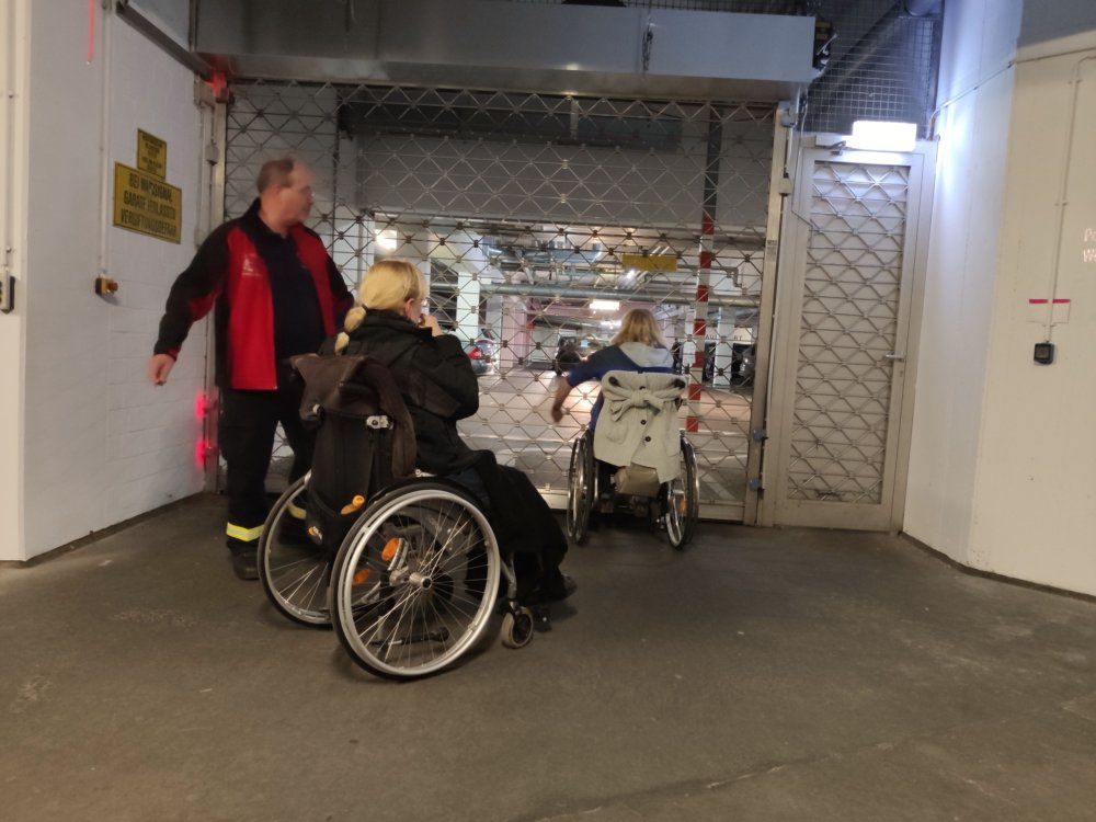 ../previews/008-Feuerwehruebung_20191009_195436_ji.jpg.medium.jpeg